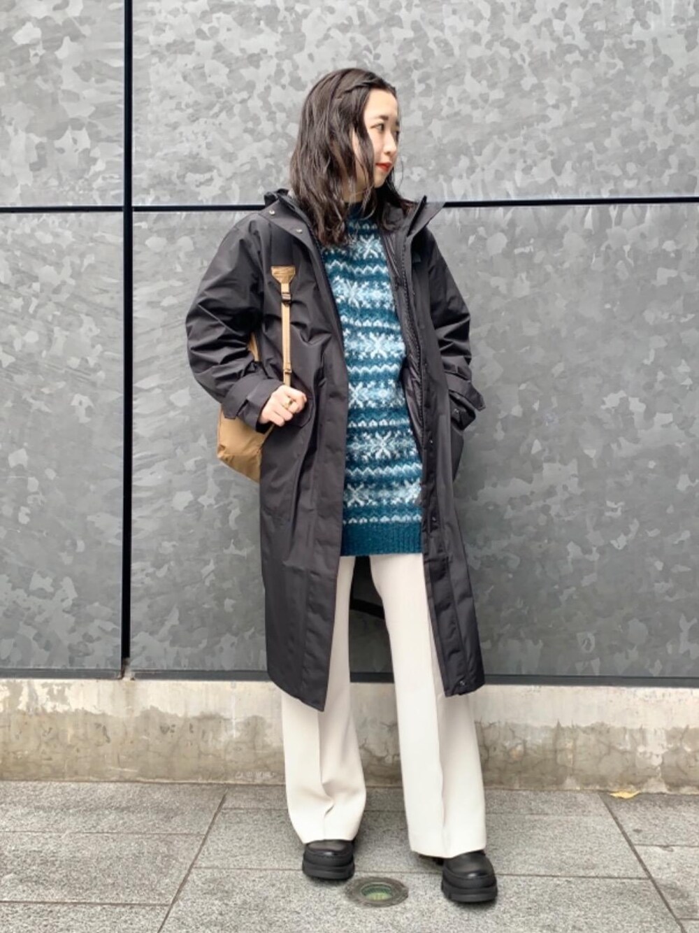 「シューズ、RECOMMEND  ITEM STYLING、👟バッグ、ニット/セーター、ぱんつ」｜「by Preekの＜by Preek（バイプリーク）＞スモール フープピアス（ピアス（両耳用）、ゴールド系）」を使った、福井（fukui）さん（レディース・159cm）の秋コーディネートの1枚目の写真