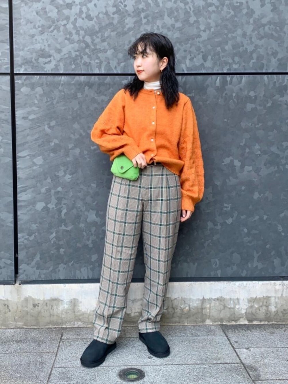 「カーディガン、トレンド、シューズ、RECOMMEND  ITEM STYLING、EXCLUTIVE ITEM STYLE、👟バッグ、ぱんつ、WEB LIMITED ITEM」｜「BEAUTY&YOUTH UNITED ARROWSのBY レザーベルト -2WAY-（ベルト、ブラック系）」を使った、福井（fukui）さん（レディース・159cm）の冬コーディネートの1枚目の写真