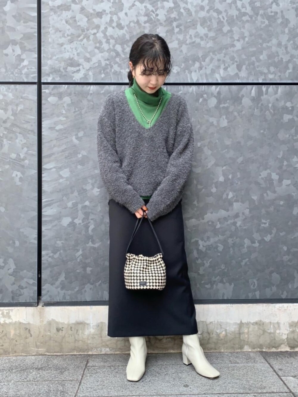 「スカート、シューズ、フェミニン、EXCLUTIVE ITEM STYLE、👟バッグ、ニット/セーター、WEB LIMITED ITEM」｜「BEAUTY&YOUTH UNITED ARROWSのBY スクエアトゥセンターライン ブーツ（ブーツ、ホワイト系）」を使った、福井（fukui）さん（レディース・159cm）の冬コーディネートの1枚目の写真