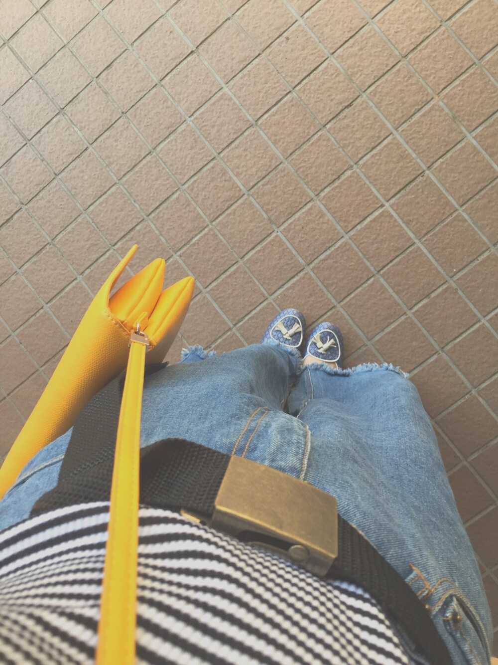 「プチプチ、H&M、夏コーデ、ootd、足元倶楽部、yellow、黄色、イエローバッグ、ボーダー、ワイドパンツ」｜「old clothesのアイテム（パンプス、ブルー系）」を使った、PoPoさん（レディース・163cm）の夏コーディネートの1枚目の写真