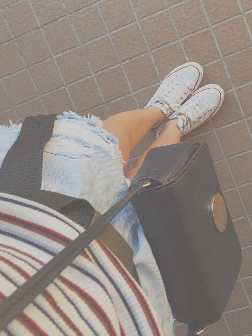 「夏コーデ、ootd、コンバース、短パン、デニム、ボーダー、ショルダーバッグ」｜「CONVERSEのCONVERSE コンバース ALL STAR OX オールスター オックス　（スニーカー、ホワイト系）」を使った、PoPoさん（レディース・163cm）の夏コーディネートの1枚目の写真