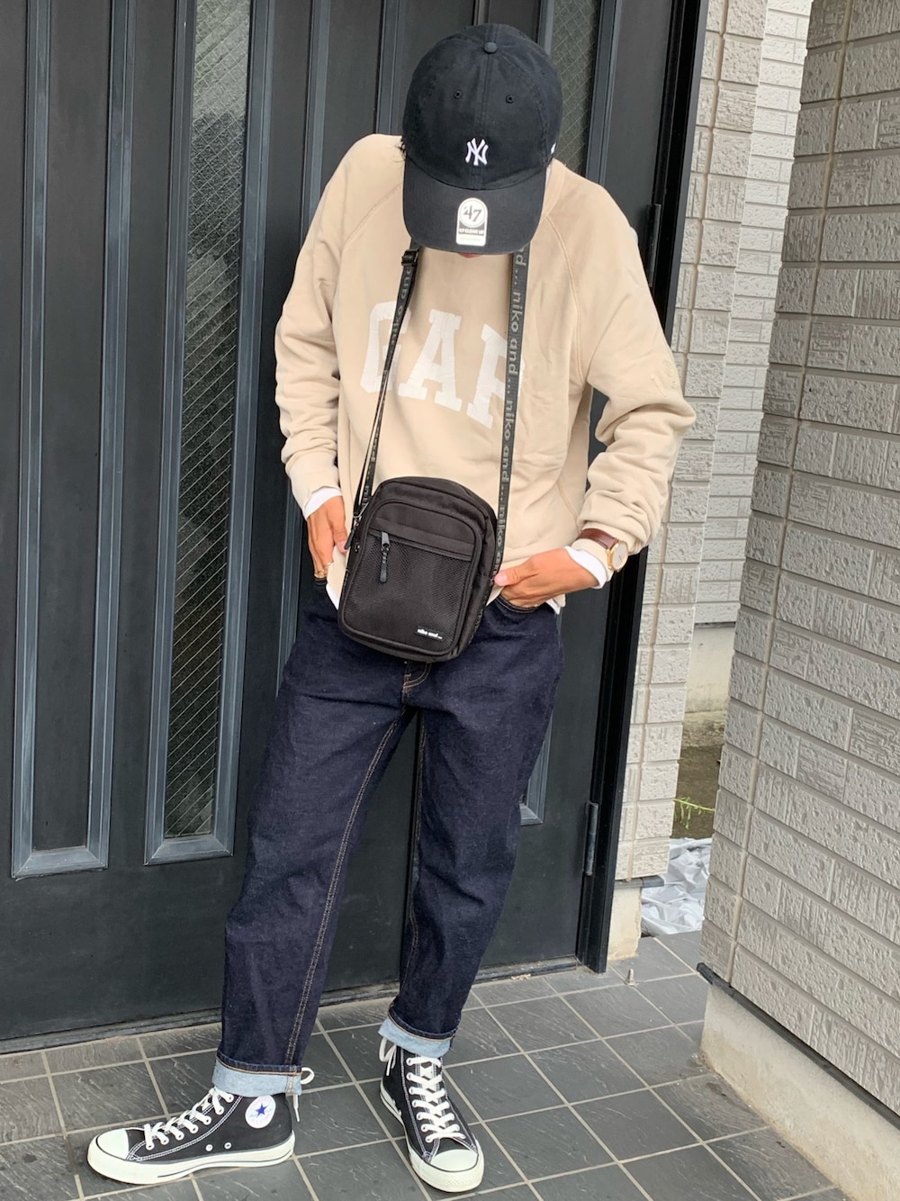 「秋冬コーデ、いいね、save、フォローお願いします🤑、相互フォロー、シンプル、大人カジュアル、おしゃれさんと繋がりたい、プチプラ、カジュアル、きれいめカジュアル」｜「GAPのアイテム（スウェット、ベージュ系）」を使った、セントくん       さん（メンズ・170cm）の秋コーディネートの1枚目の写真