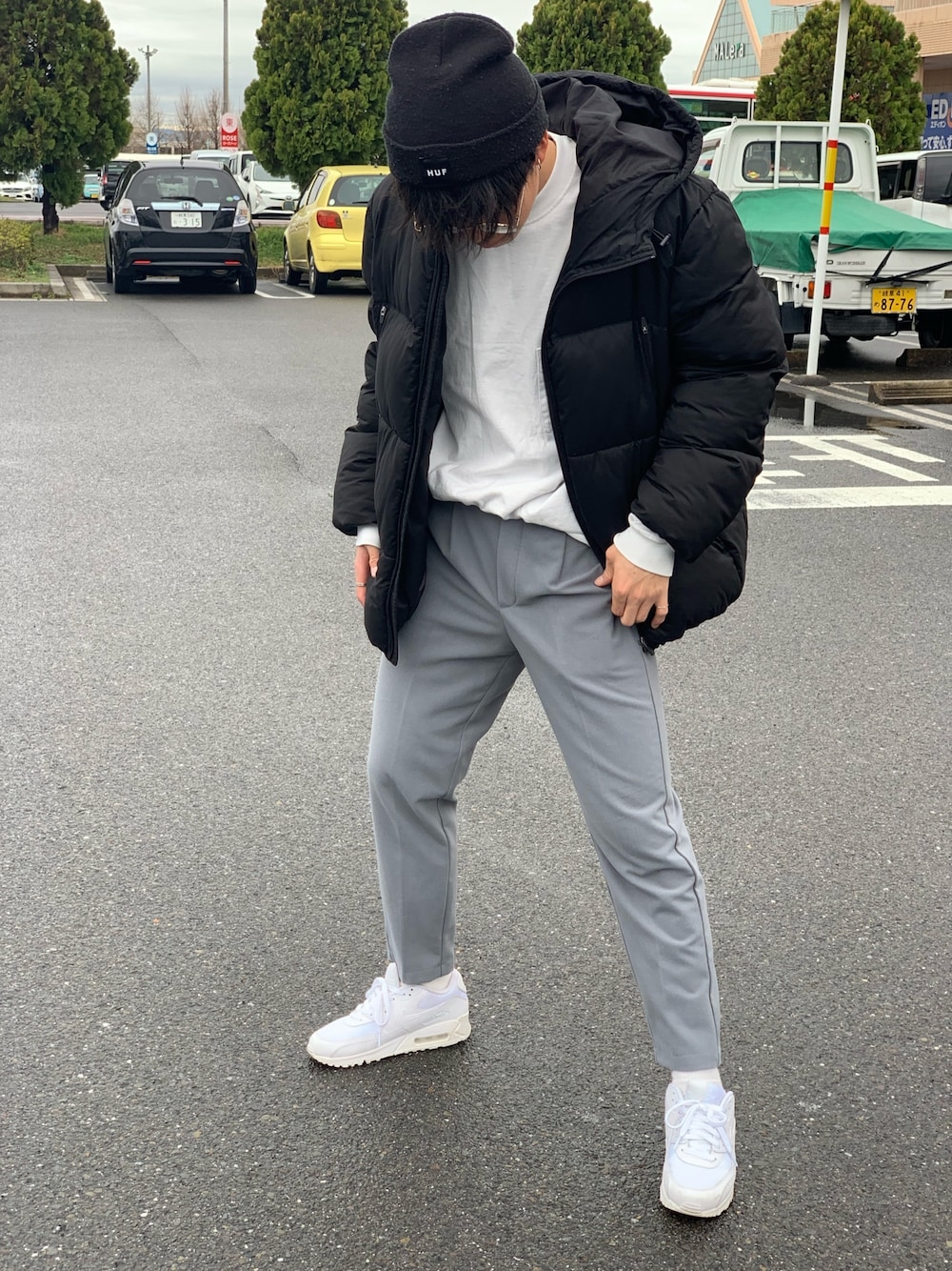 「シンプル、大人カジュアル、ゆるコーデ、今日のコーデ、雨の日コーデ、NIKE、スポーツミックス、パステル映える春」｜「GUのアイテム（ダウンジャケット/コート、ブラック系）」を使った、セントくん       さん（メンズ・170cm）の春コーディネートの1枚目の写真