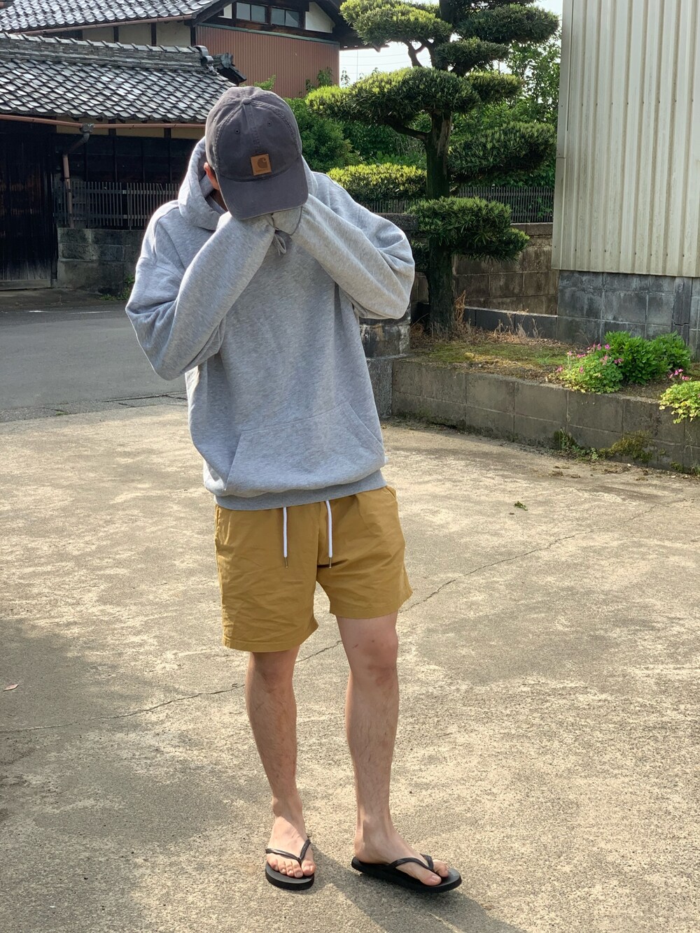 「お洒落さんとつながりたい、シンプルコーデ、大人カジュアル、今日のコーデ、カーディガン、休日コーデ、オーバーサイズ」｜「Carharttのアイテム（キャップ、グレー系）」を使った、セントくん       さん（メンズ・170cm）の春コーディネートの1枚目の写真
