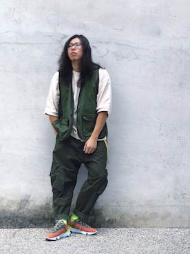 「plain-me（プレインミー）のアイテム（ベスト）」を使った、吳俊儒さん（メンズ・180cm）の秋コーディネート