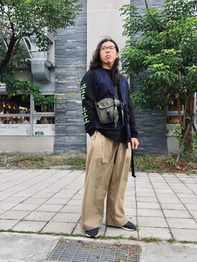 「plain-me（プレインミー）のアイテム（ベスト）」を使った、吳俊儒さん（メンズ・180cm）の秋コーディネート