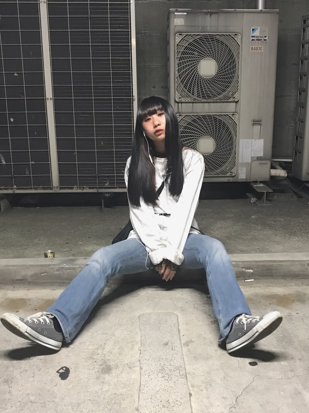 「大人カジュアル、エックスガール、エクストララージ、stussy、x-girl」｜「STUSSYのSS Cube L/SL Tee（Tシャツ/カットソー、ホワイト系）」を使った、瑠月さん（レディース・154cm）の春コーディネートの1枚目の写真