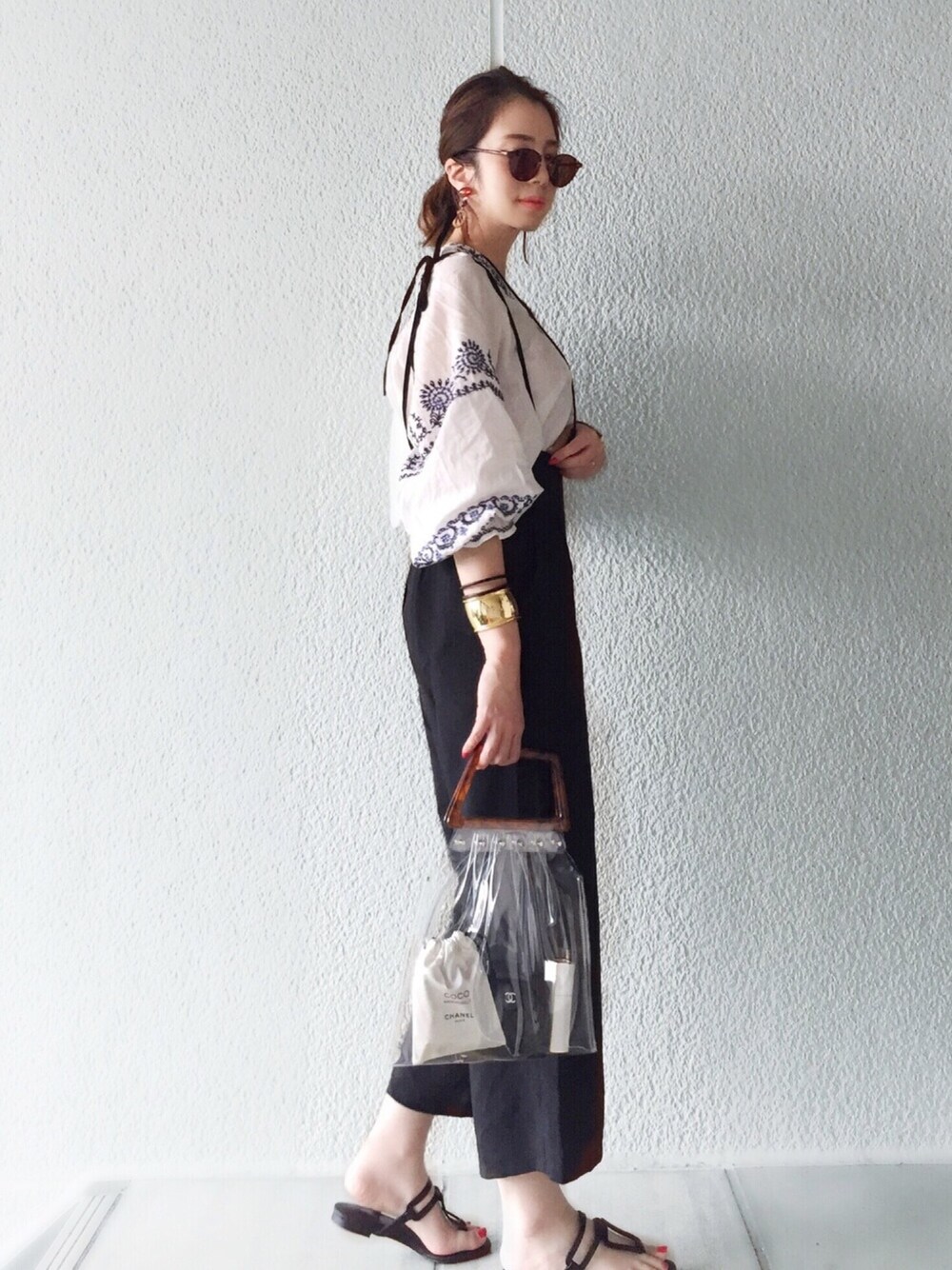 「サロペット、刺繍、サンダル、大人カジュアル、クリアバッグ、kormarch、kormarchサポーターズ、ブラウス、journal standard、夏コーデ」｜「JOURNAL STANDARDの《追加》エンブロイダリーブラウス◆（シャツ/ブラウス、ホワイト系）」を使った、MISATO さん（レディース・161cm）の夏コーディネートの1枚目の写真