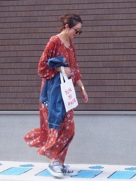 「ロゴトート」｜「アイテム（デニムジャケット）」を使った、MISATO さん（レディース・161cm）の秋コーディネート