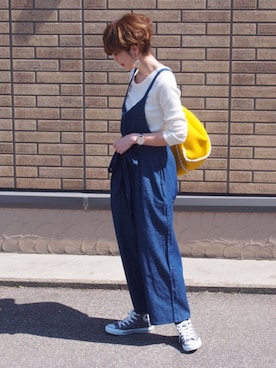 「おおぶりピアス」｜「アイテム（スニーカー）」を使った、MISATO さん（レディース・161cm）の春コーディネート