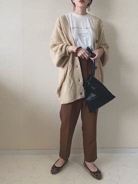 「ケーブルカーディガン」｜「アイテム（アクセサリー）」を使った、MISATO さん（レディース・161cm）の秋コーディネート