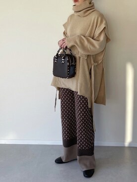 「Solace（ソレイス）のアイテム（パンツ）」を使った、MISATO さん（レディース・161cm）の冬コーディネート