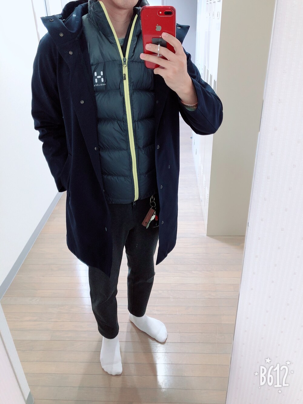 「Jackmanのアイテム（チェスターコート、ブルー系）」を使った、10NAさん（メンズ・177cm）の冬コーディネートの1枚目の写真