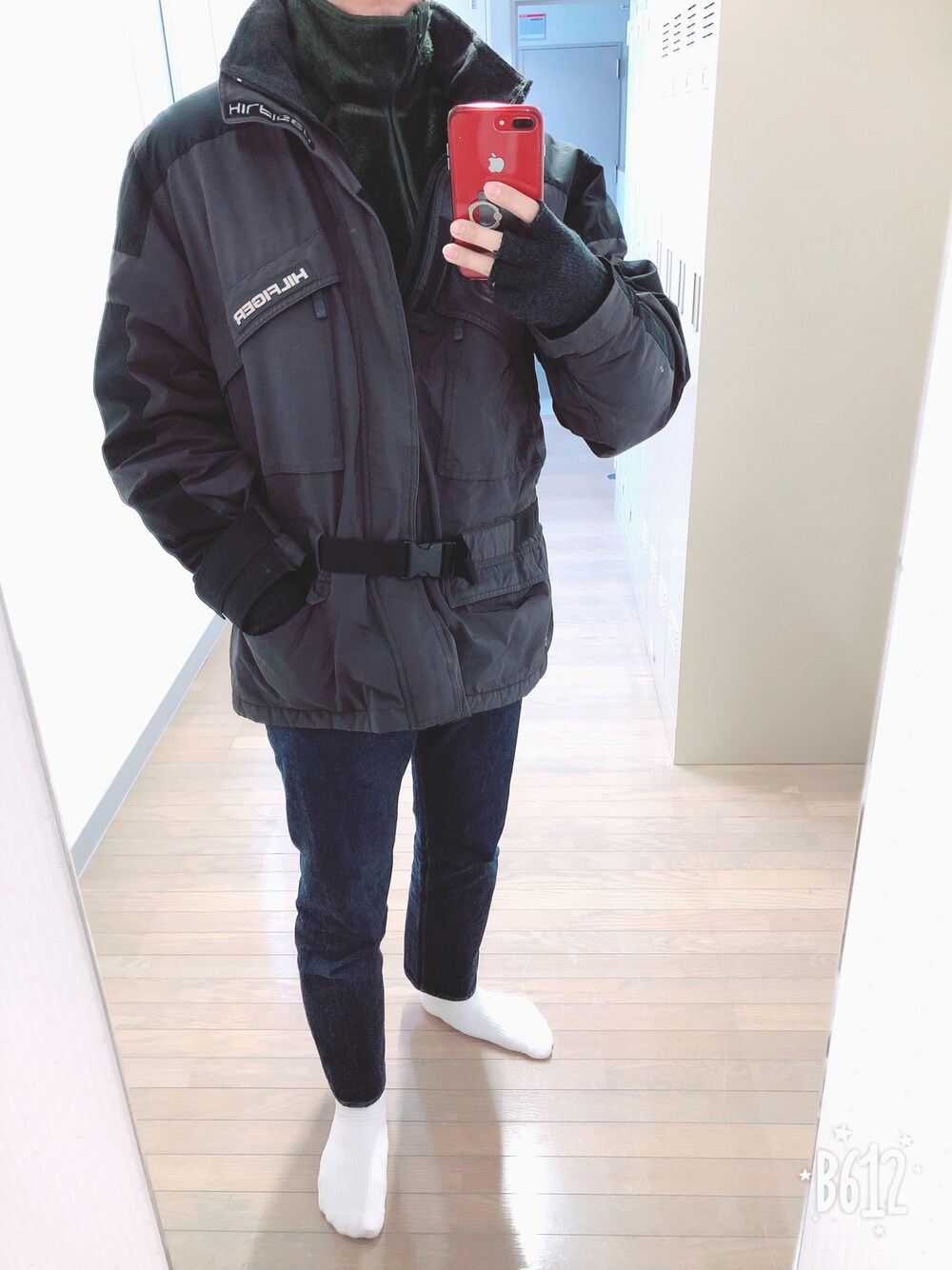 「TOMMY HILFIGERのアイテム（その他アウター、グレー系）」を使った、10NAさん（メンズ・177cm）の冬コーディネートの1枚目の写真