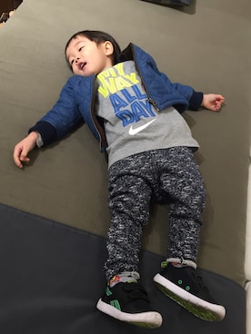 「Reebok（リーボック）のアイテム（スニーカー、ブラック系）」を使った、ゆいてぃ★さん（キッズ・80cm）の冬コーディネート