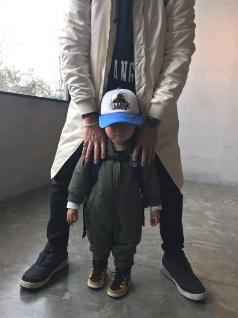 「キッズコーデ、男の子コーデ、パパと息子」｜「NIKEのアイテム（スニーカー、ブラック系）」を使った、ゆいてぃ★さん（キッズ・80cm）の冬コーディネートの1枚目の写真