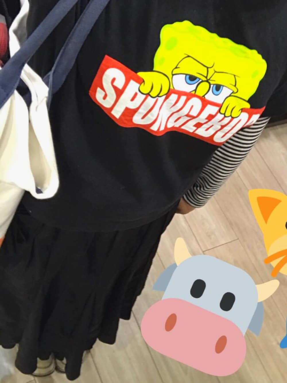「古着、古着MIX、スポンジボブ、ロングスカート、まっくろ」｜「スポンジボブのアイテム（Tシャツ/カットソー、ブラック系）」を使った、ai .+*:ﾟ+｡.☆さん（レディース・157cm）の春コーディネートの1枚目の写真