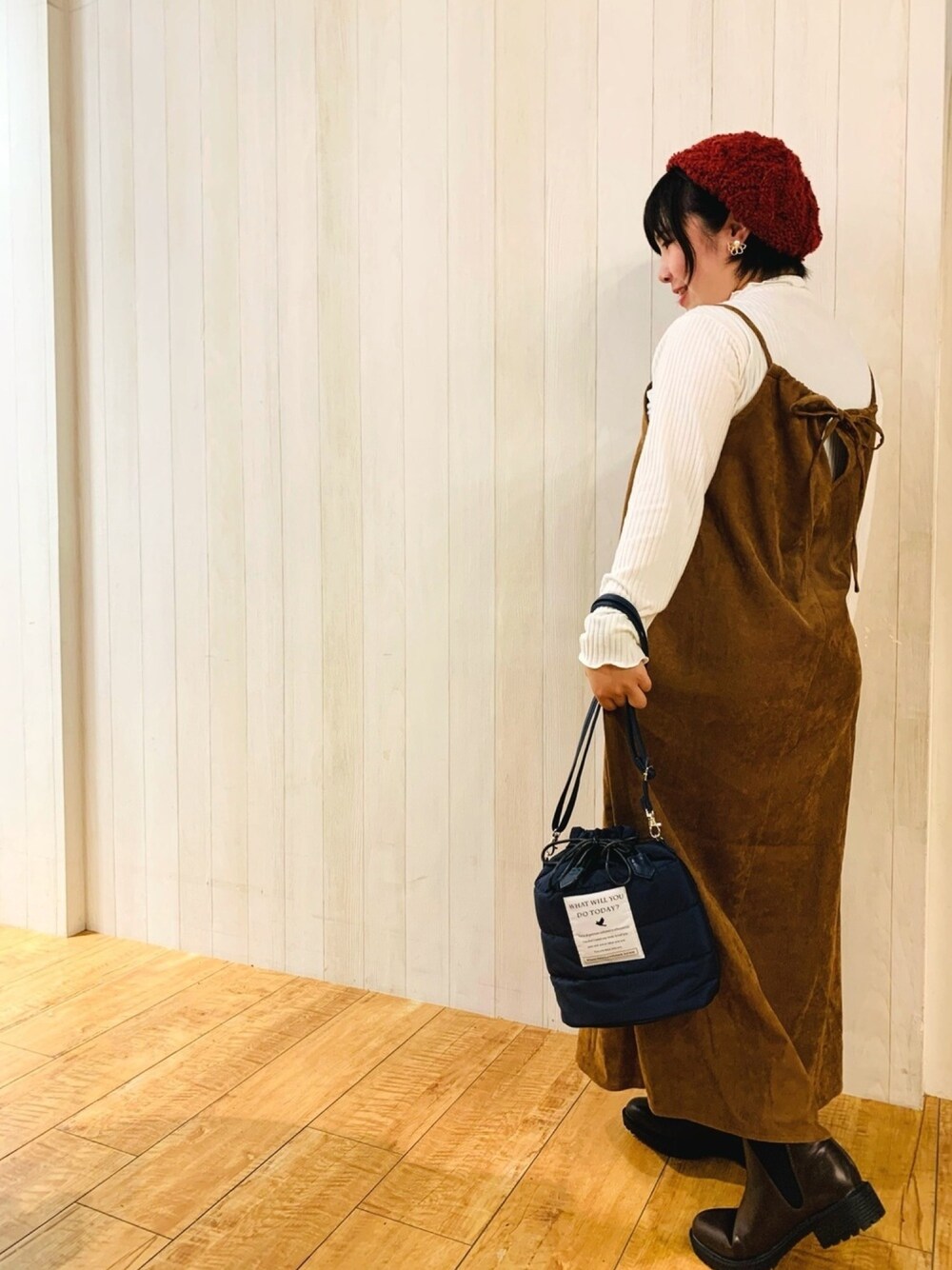「秋コーデ、紅葉、楽チンコーデ、ブーツ、シューラルー(SHOO・LA・RUE)、ドレスキップ、キューティーブロンド」｜「Cutie Blondeの【S-L/2点セット】コーデュロイキャミワンピ＋テレコインナー（ワンピース、イエロー系）」を使った、あかりんさん（レディース・151cm）の秋コーディネートの1枚目の写真