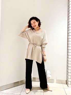 「サテンパンツ」｜「アイテム（財布/小物）」を使った、YUKA  MAKINOさん（レディース・158cm）の春コーディネート