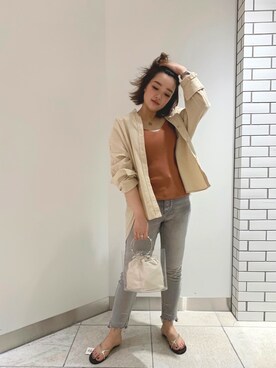 「アイテム（ビーチサンダル、ゴールド系）」を使った、YUKA  MAKINOさん（レディース・158cm）の夏コーディネート
