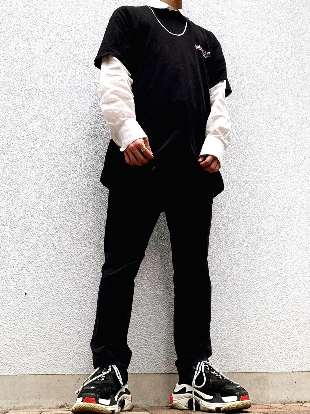 「韓国ファッション、balenciaga triple s、GUCCI、ドルチェ＆ガッバーナ、ユニクロ、triples、ストリート、vetements、お洒落さんとつながりたい、きれいめカジュアル」｜「DOLCE&GABBANAのアイテム（シャツ/ブラウス、ホワイト系）」を使った、ふうさん（メンズ・164cm）の秋コーディネートの1枚目の写真