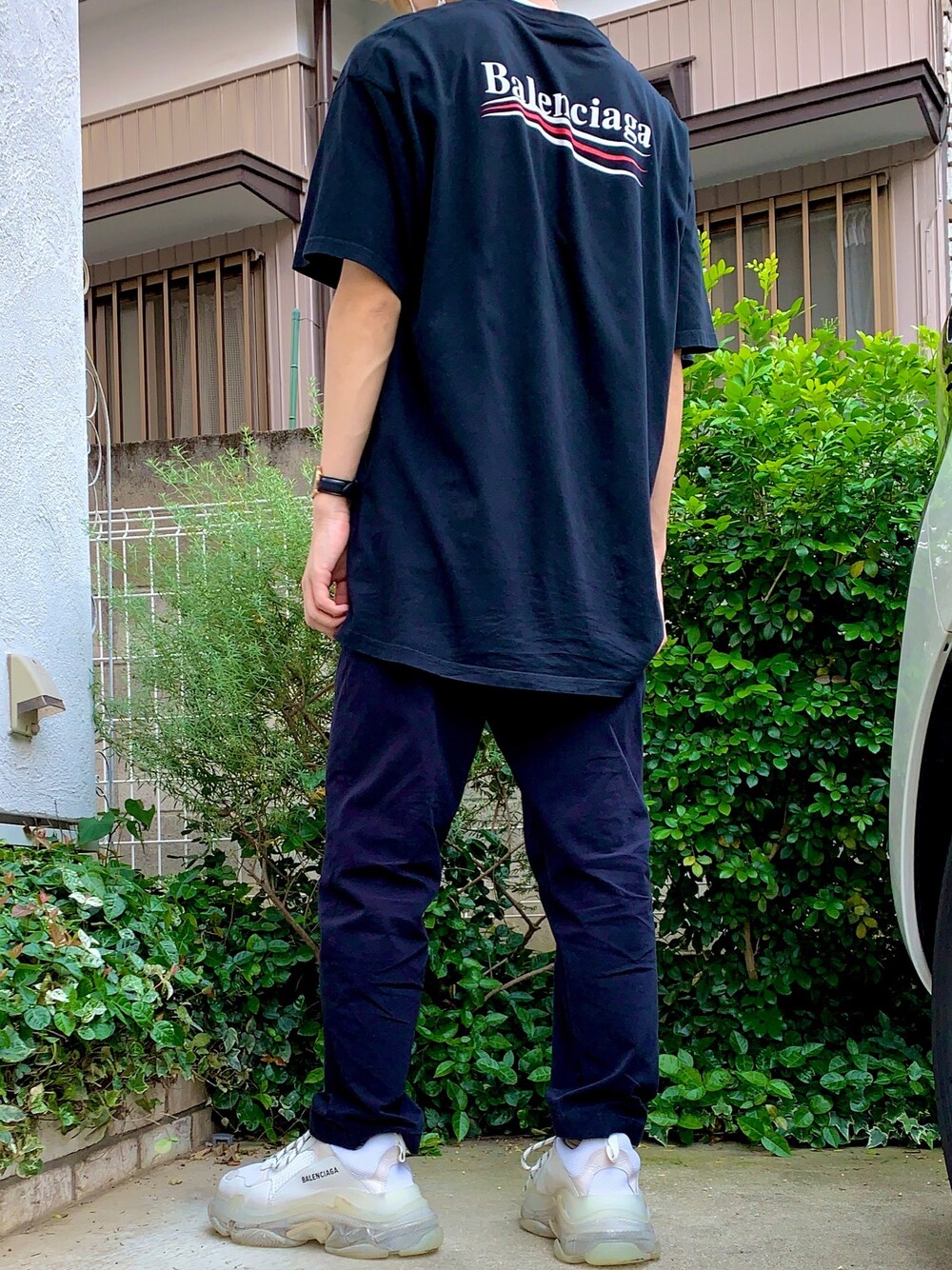 「キレイめ、おしゃれさんと繋がりたい、ブラック、balenciaga triple s、ユニクロ、ダニエルウェリントン、vetements、韓国ファッション、ブラックコーデ、デニムパンツ」｜「BALENCIAGAのBalenciaga Oversized Logo-Print Cotton-Jersey T-Shirt（Tシャツ/カットソー、ブラック系）」を使った、ふうさん（メンズ・164cm）の秋コーディネートの1枚目の写真