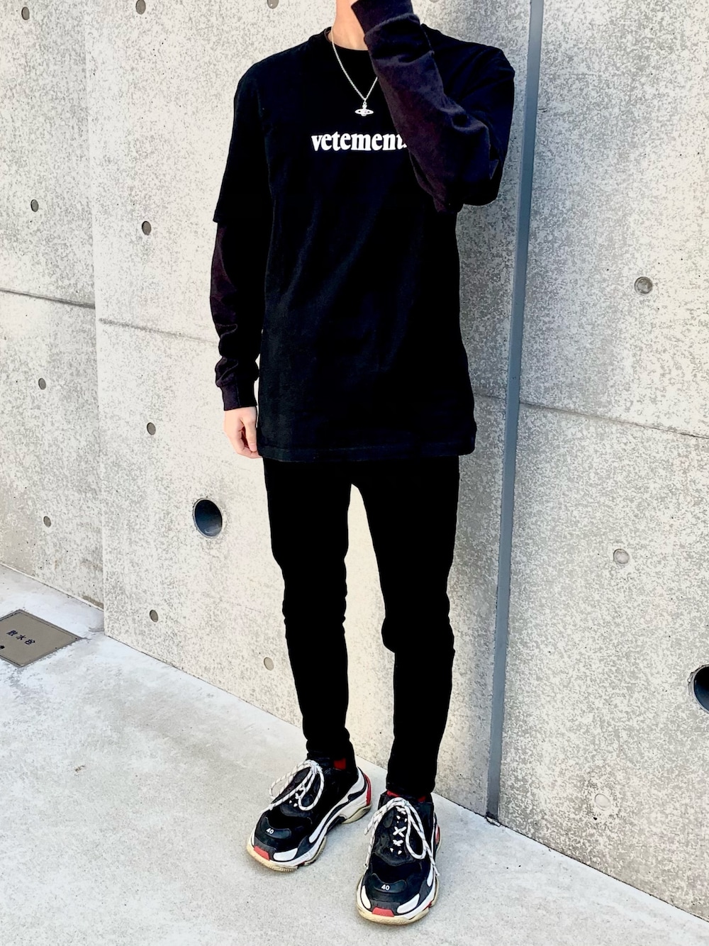 「おしゃれさんと繋がりたい、vetements、balenciaga triple s、ZARA、Vivienne Westwood、韓国ファッション、ストリート、ブラック、シンプル、ビッグシルエット」｜「Vivienne Westwoodのアイテム（ネックレス、レッド系）」を使った、ふうさん（メンズ・164cm）の秋コーディネートの1枚目の写真