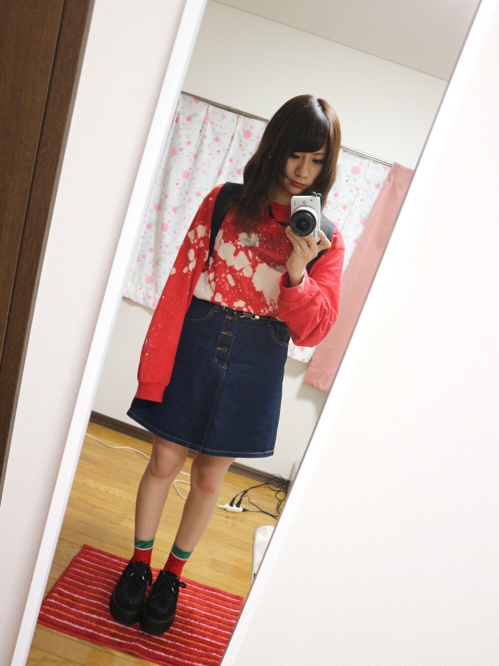 「used、古着、NIKE、赤、デニム、ラバーソール、スイカ、カメラ女子、like4like」｜「COMME CA ISMのリザードフックベルト（ベルト、レッド系）」を使った、ぽんずさん（レディース・153cm）の夏コーディネートの1枚目の写真