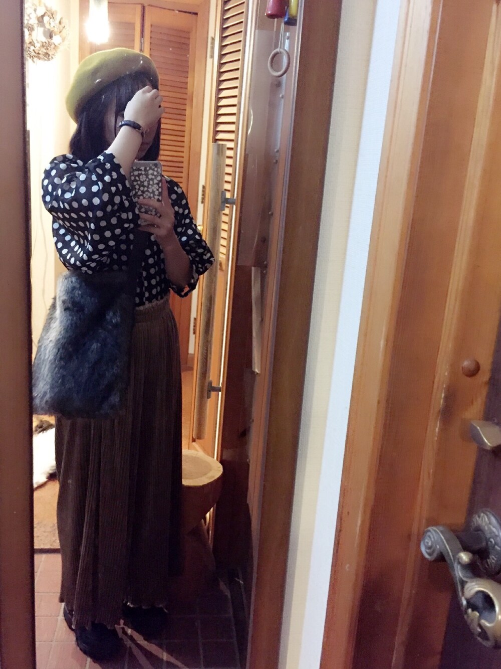 「150cm、148cm、ベレー帽、マスタード、古着、ファー小物」｜「CHILD WOMANのめがねブローチ付き　ベレー帽（ハンチング/ベレー帽、イエロー系）」を使った、ツバメさん（レディース・148cm）の秋コーディネートの1枚目の写真