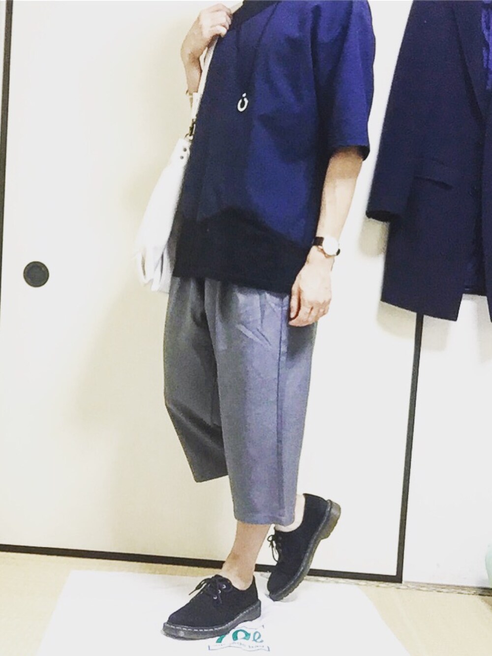 「夏コーデ、HARE、RAGEBLUE、大学生、モノトーン、ビッグシルエット、ゆるコーデ、おしゃれさんと繋がりたい、ドクターマーチン、TRIWA」｜「HAREのイソザイパターンカットソー(HARE)（Tシャツ/カットソー、ブラック系）」を使った、tkさん（メンズ・173cm）の夏コーディネートの1枚目の写真