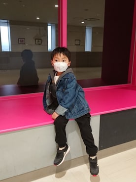 「devirock（デビロック）のアイテム（カーゴパンツ）」を使った、ゆいとさん（キッズ・110cm）の春コーディネート