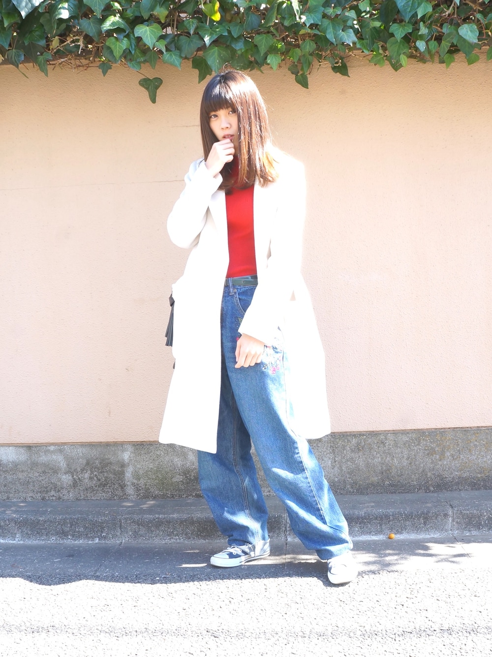 「スプリングSENSEOFPLACE、大人コーデ、デニムパンツ、シンプルコーデ、dazzlin、blue label、Laguna Moon、シュアン、春コーデ、カジュアルコーデ」｜「LAGUNAMOONのウールビーバーチェスターコート（チェスターコート、ホワイト系）」を使った、シュアンさん（レディース・160cm）の春コーディネートの1枚目の写真