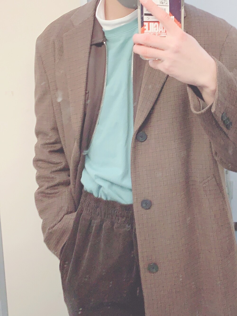 「年末WEAR感謝祭、お洒落さんとつながりたい、きれいめカジュアル、ブラウン、ライトグリーン、差し色グリーン、フォロバ、オトナカジュアル、UNIQLO、冬コーデ」｜「RAGEBLUEの＜USAコットン使用＞刺繍ロンT/893333（Tシャツ/カットソー、グリーン系）」を使った、fugaさん（メンズ・181cm）の冬コーディネートの1枚目の写真