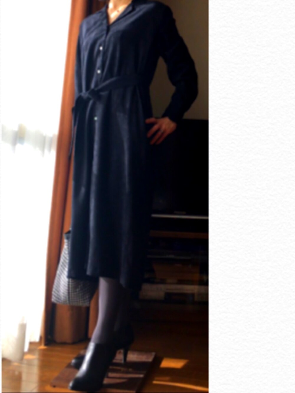 「ADAM ET ROPE'のアイテム（ワンピース、ブラック系）」を使った、R.oさん（レディース・161cm）の冬コーディネートの1枚目の写真