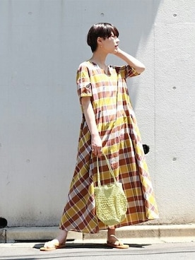 「アイテム（ショルダーバッグ、ゴールド系）」を使った、moekaさん（レディース・163cm）の夏コーディネート