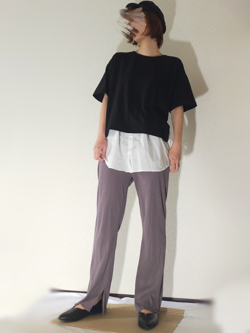 「スリットTシャツ、付け裾、テレコパンツ、スリットパンツ、パンプス、キャスケット、プチプラコーデ、高身長女子」｜「zootieのデザインPlus スリットTシャツ（Tシャツ/カットソー、ブラック系）」を使った、memeppさん（レディース・170cm）の夏コーディネートの1枚目の写真