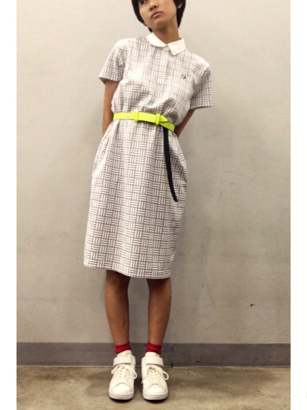 「低身長、大人ガーリー、おしゃれさんと繋がりたい、スニーカー、フレッドペリー、mintdesigns、FRED PERRY、ワンピース、ネオンカラー、ベルト」｜「FRED PERRYのアイテム（ワンピース、その他）」を使った、铃美-lingmei-さん（レディース・158cm）の夏コーディネートの1枚目の写真