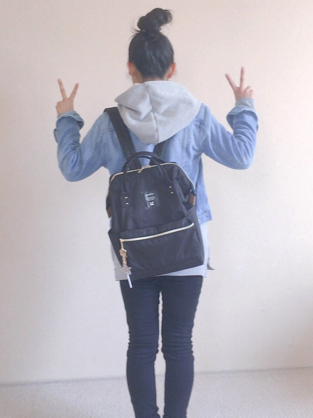 「キッズコーデ」｜「GAPのアイテム（デニムパンツ、ブラック系）」を使った、みくさん（キッズ・147cm）の冬コーディネートの1枚目の写真