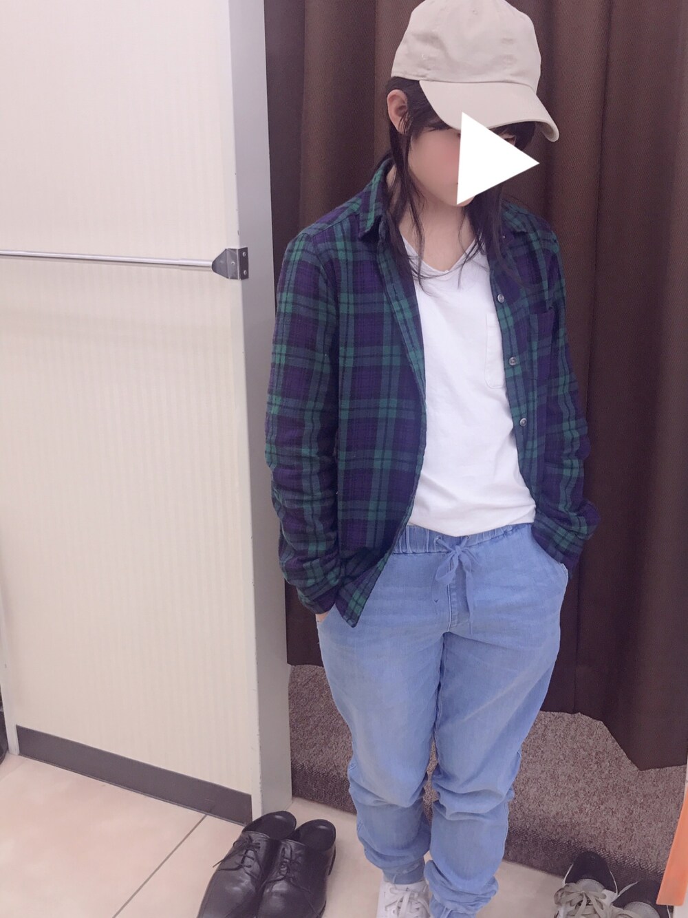 「チェックシャツ、キッズファッション、ジョガーパンツ」｜「UNIQLOのアイテム（シャツ/ブラウス、グリーン系）」を使った、みくさん（キッズ・147cm）の春コーディネートの1枚目の写真