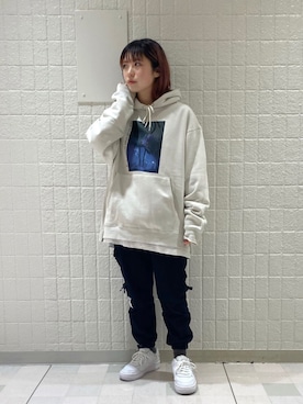 「JUNRED（ジュンレッド）のDAIKI NAKAMURA コラボグラフィックプルパーカー（パーカー）」を使った、NATSUさん（レディース・155cm）の秋コーディネート