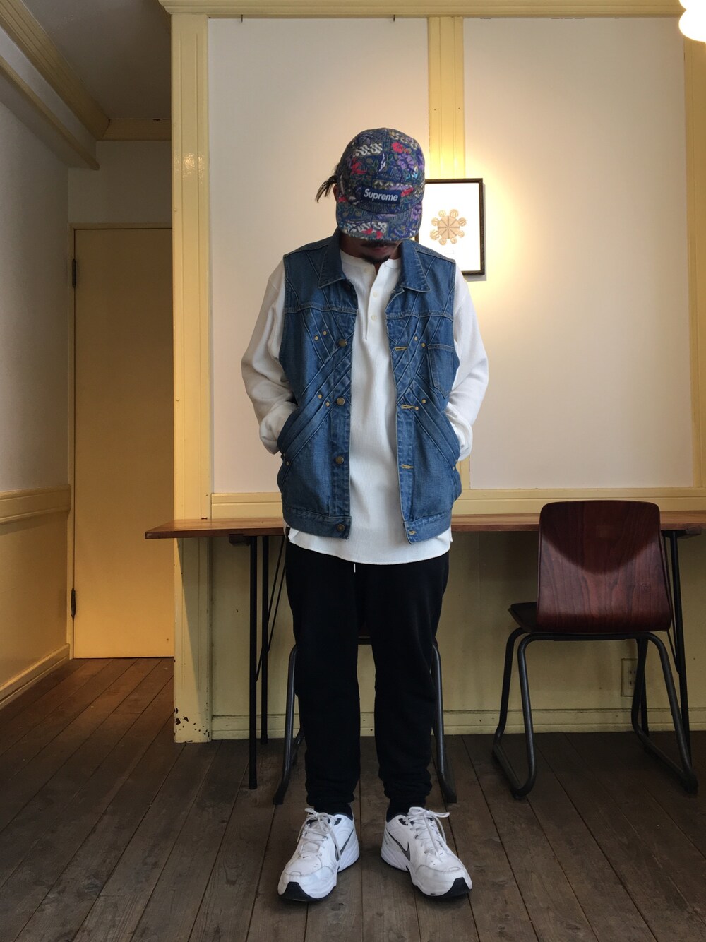 「ベスト、スエットパンツ、サーマル、スボーツミックス、ダッドスニーカー」｜「FACETASMのアイテム（ベスト、ブルー系）」を使った、minamigawaさん（メンズ・170cm）の秋コーディネートの1枚目の写真