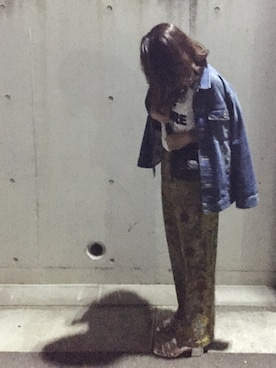 「花柄パンツ」｜「アイテム（デニムジャケット）」を使った、a.megumiさん（レディース・160cm）の春コーディネート