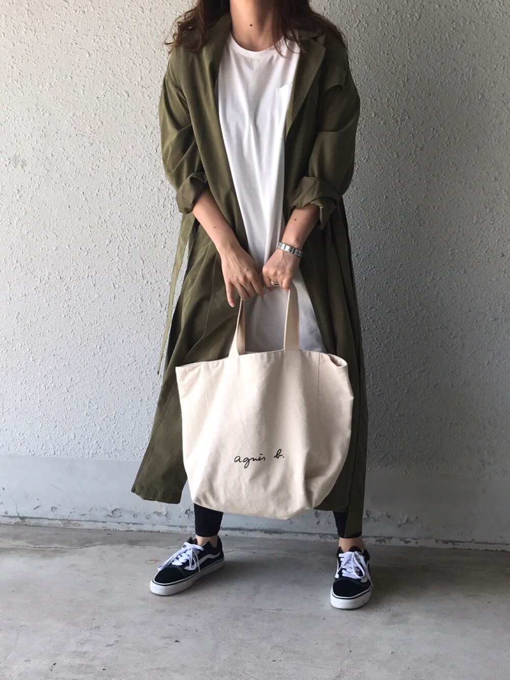 「いつかのコーデ、カジュアル、ラクチンコーデ、ロングトレンチコート、トレンチコート、ワンピース、レイヤードスタイル、シンプル、spring、おしゃれさんと繋がりたい」｜「MOUSSYのGOWN TRENCH JK F（その他アウター、グリーン系）」を使った、a.megumiさん（レディース・160cm）の春コーディネートの1枚目の写真