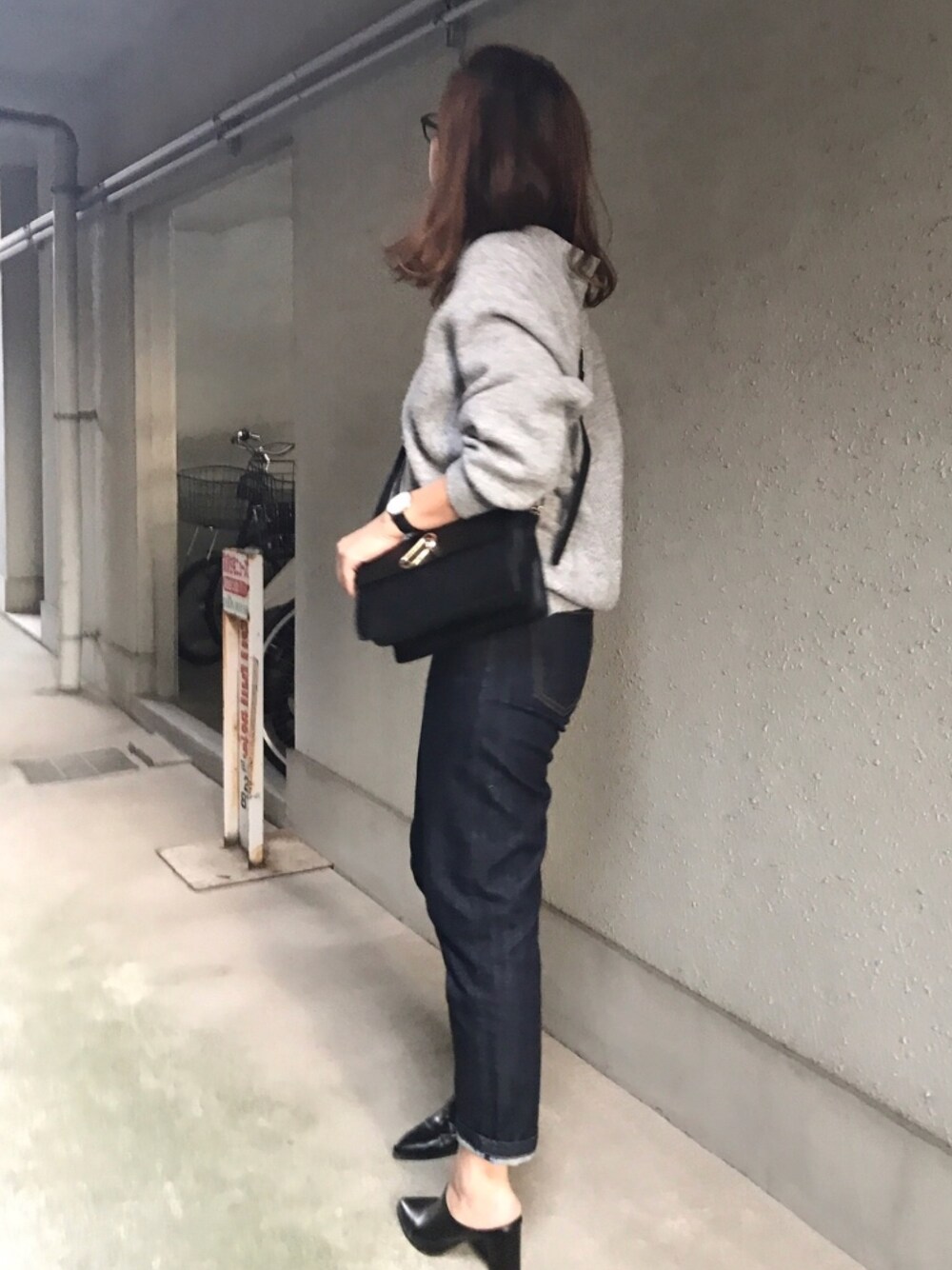 「秋のコーデ、きれいめカジュアル、GU、シンプルおしゃれが好き、ショルダーバッグ、ボリュームニット、デニム、ワンウォッシュデニム、プチプラコーデ、いいね、save、フォローお願いします🤑」｜「GUのアイテム（カーディガン/ボレロ、グレー系）」を使った、a.megumiさん（レディース・160cm）の秋コーディネートの1枚目の写真