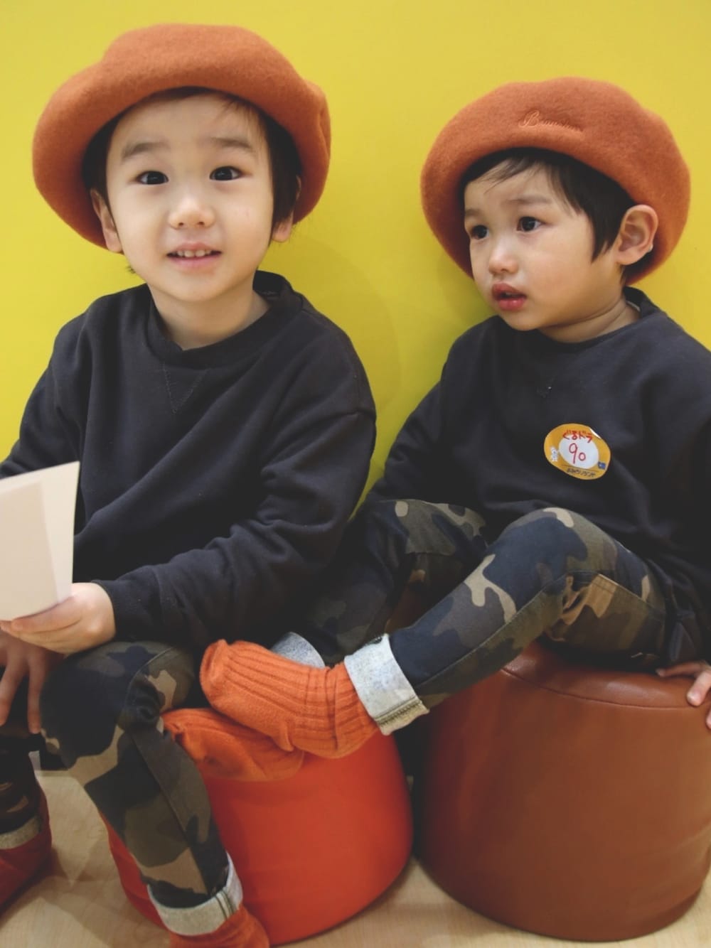 「キッズコーデ、お揃いコーデ、兄弟コーディネート、ベレー帽、kids、迷彩」｜「BRANSHESのアイテム（デニムパンツ、グリーン系）」を使った、kirirenさん（キッズ・90cm）の冬コーディネートの1枚目の写真