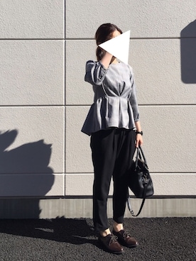 「ぺプラムトップス」｜「アイテム（アナログ腕時計）」を使った、TOMOさん（レディース・156cm）の冬コーディネート