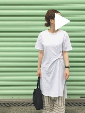 「RODE SKO」｜「アイテム（アナログ腕時計）」を使った、TOMOさん（レディース・156cm）の夏コーディネート