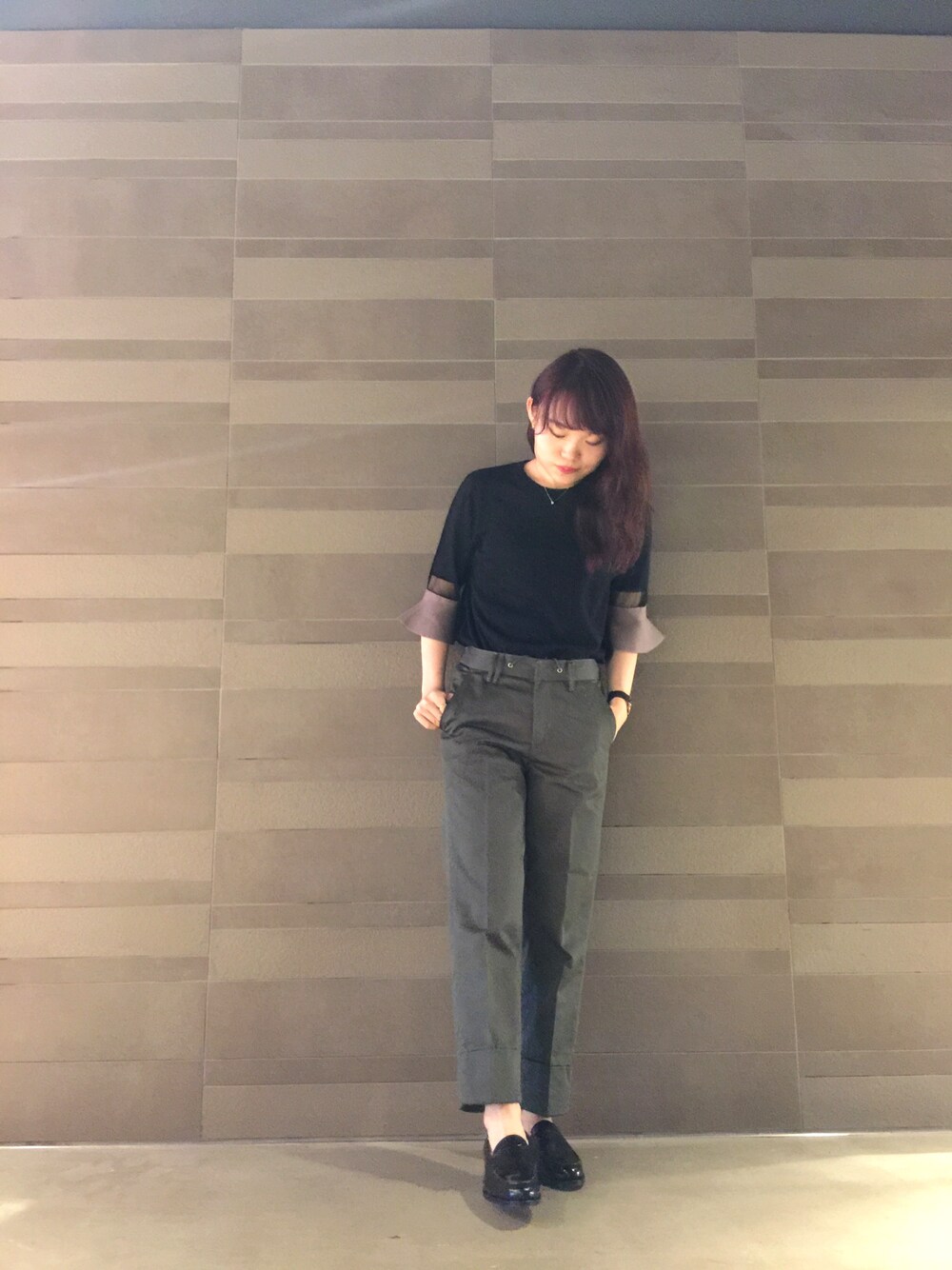 「カジュアル、秋色、キレイめ、カーキ、きれいめカジュアル、イージーパンツ、ワークパンツ、moname、TORRAZZO DONNA、ソデフレア」｜「Torrazzo Donnaのアイテム（トップス、ブラック系）」を使った、Arrさん（レディース・156cm）の夏コーディネートの1枚目の写真