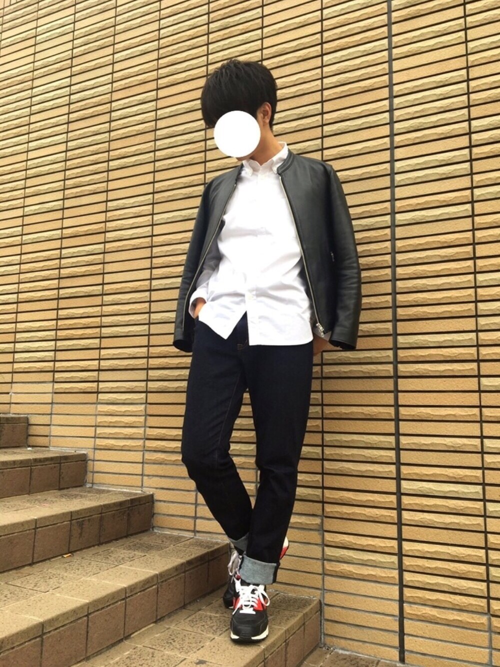 「おしゃれさんと繋がりたい、シンプルおしゃれが好き、きれいめカジュアル、ライダース、スニーカー、デニム、ロールアップ、LIDnM、HARE、GUコーデ」｜「GUのアイテム（デニムパンツ、ブルー系）」を使った、chi-tanさん（メンズ・175cm）の冬コーディネートの1枚目の写真