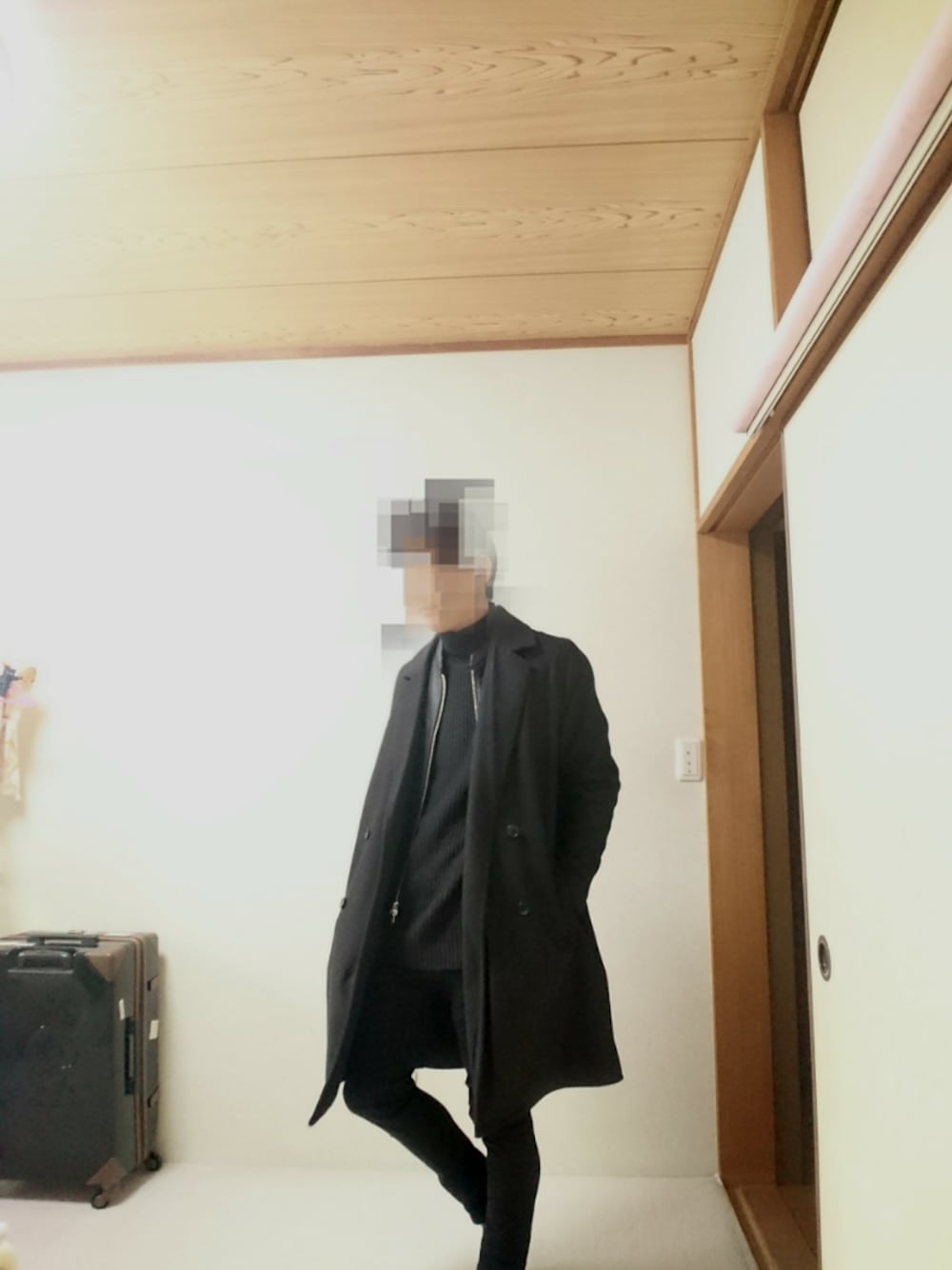「シンプルコーデ、大人カジュアル、冬、黒、アウターONアウター、ロングコート、black、タートルネック、シングルライダース、ライダース」｜「Lui'sのタートル鹿の子編 ビッグニット（ニット/セーター、ブラック系）」を使った、tsuさん（メンズ・168cm）の冬コーディネートの1枚目の写真